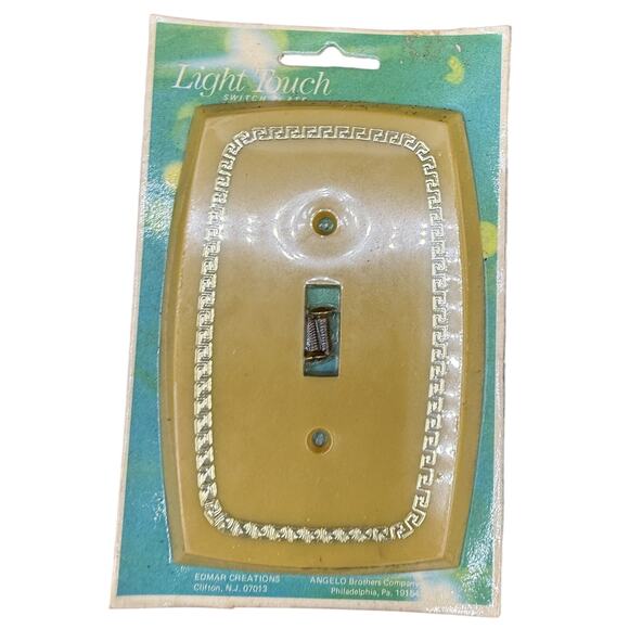 Light Touch Other - 🤎 Light Touch Tan Gold Switch Plate Vintage Retro Wall Cover Home Decor NOS